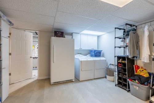 325 8 Avenue, Granum, AB - Indoor Photo Showing Laundry Room