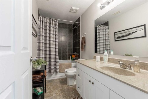 325 8 Avenue, Granum, AB - Indoor Photo Showing Bathroom