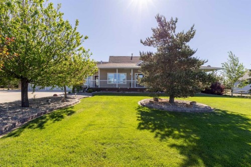 325 8 Avenue, Granum, AB - Outdoor With Deck Patio Veranda