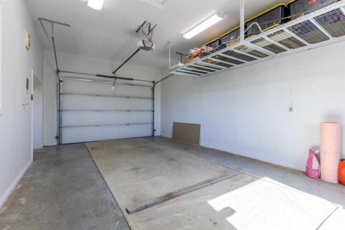 325 8 Avenue, Granum, AB - Indoor Photo Showing Garage