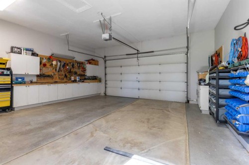 325 8 Avenue, Granum, AB - Indoor Photo Showing Garage