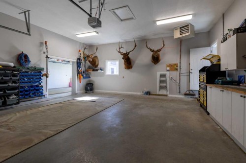 325 8 Avenue, Granum, AB - Indoor Photo Showing Garage