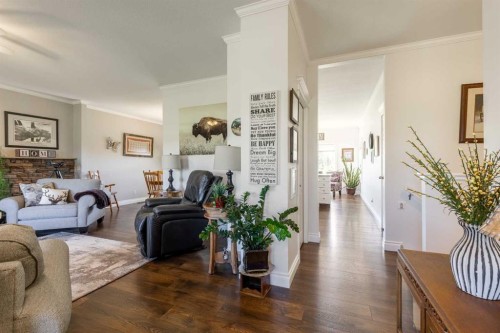 325 8 Avenue, Granum, AB - Indoor Photo Showing Living Room