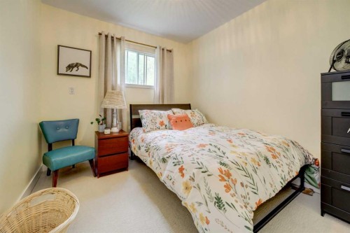 22925 4 Avenue, Hillcrest, AB 