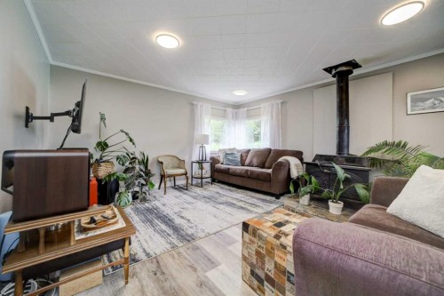 22925 4 Avenue, Hillcrest, AB 