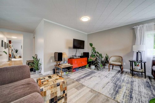 22925 4 Avenue, Hillcrest, AB 