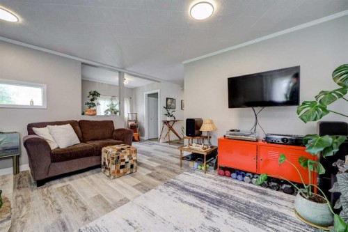22925 4 Avenue, Hillcrest, AB 