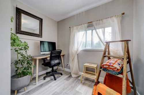 22925 4 Avenue, Hillcrest, AB 