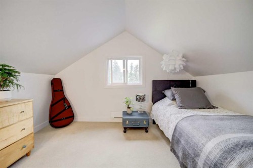 22925 4 Avenue, Hillcrest, AB 