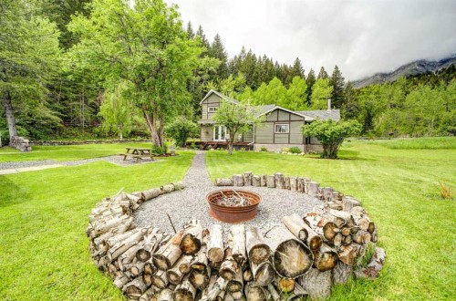 22925 4 Avenue, Hillcrest, AB 