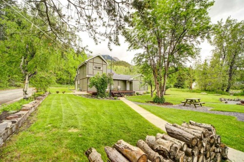 22925 4 Avenue, Hillcrest, AB 