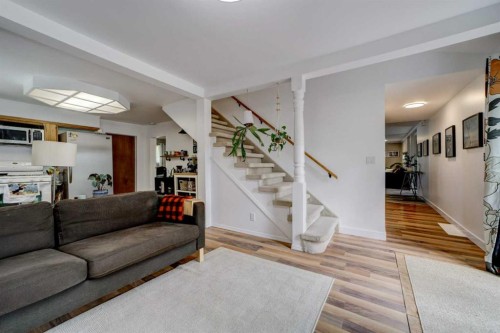 22925 4 Avenue, Hillcrest, AB 