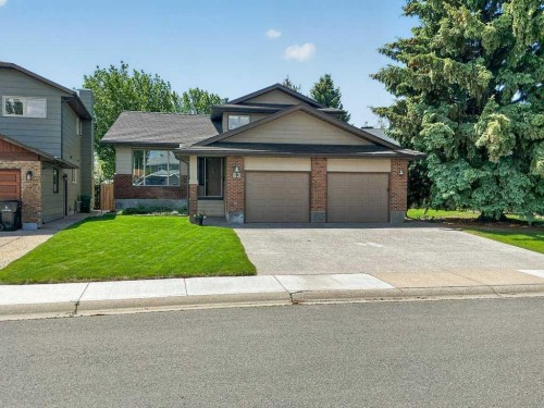 63 Wildwood Crescent WEST Lethbridge, AB T1K 6C8