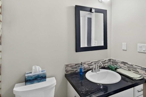 63 Wildwood Crescent West, Lethbridge, AB - Indoor Photo Showing Bathroom