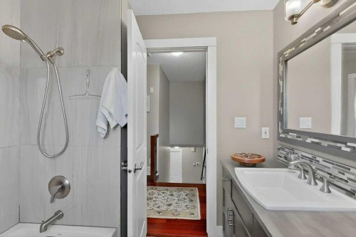 63 Wildwood Crescent West, Lethbridge, AB - Indoor Photo Showing Bathroom