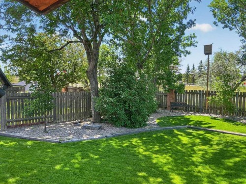 63 Wildwood Crescent West, Lethbridge, AB - Outdoor