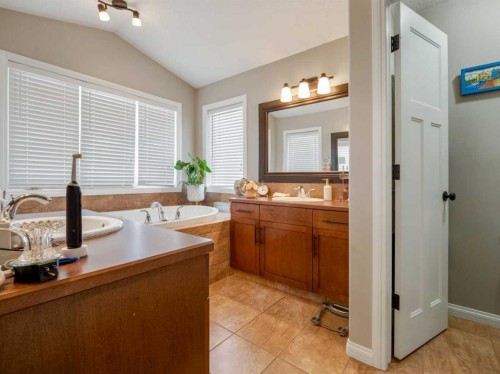 1656 Coalbanks Boulevard West, Lethbridge, AB 