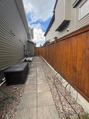 1656 Coalbanks Boulevard West, Lethbridge, AB 