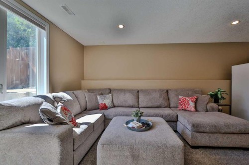 308 Tartan Circle West, Lethbridge, AB 