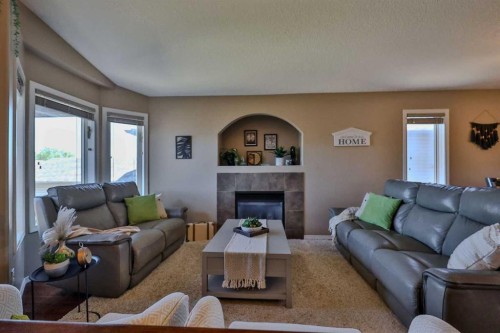308 Tartan Circle West, Lethbridge, AB 