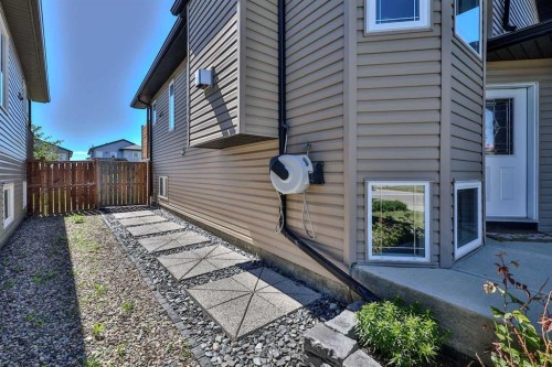 308 Tartan Circle West, Lethbridge, AB 