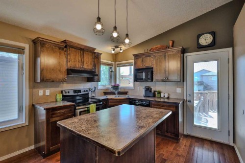 308 Tartan Circle West, Lethbridge, AB 