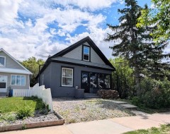 421 12 Street NORTHLethbridge, AB T1H 2G6