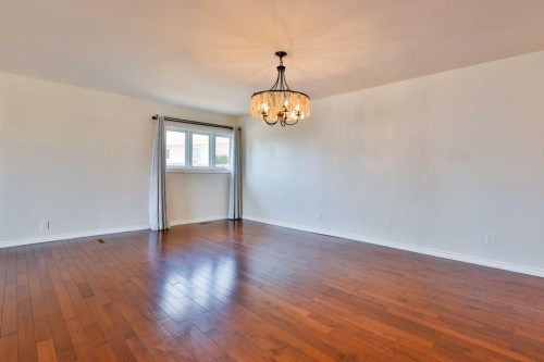 96 Oxford Road West, Lethbridge, AB - Indoor Photo Showing Other Room