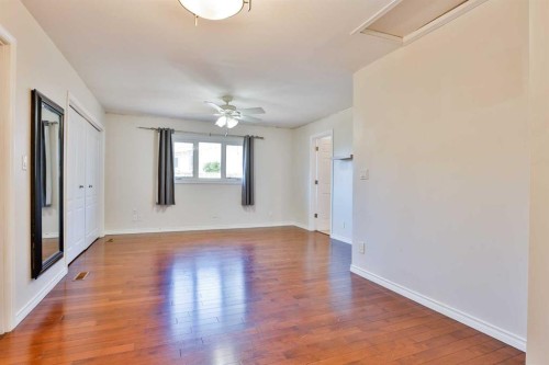 96 Oxford Road West, Lethbridge, AB - Indoor Photo Showing Other Room