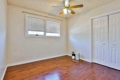 96 Oxford Road West, Lethbridge, AB - Indoor Photo Showing Other Room