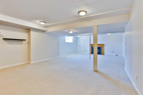 96 Oxford Road West, Lethbridge, AB - Indoor Photo Showing Other Room