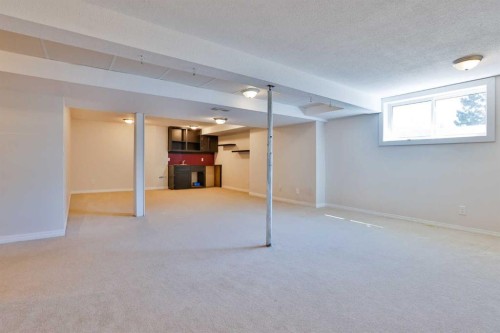 96 Oxford Road West, Lethbridge, AB - Indoor Photo Showing Other Room