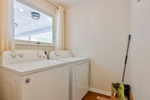96 Oxford Road West, Lethbridge, AB - Indoor Photo Showing Laundry Room