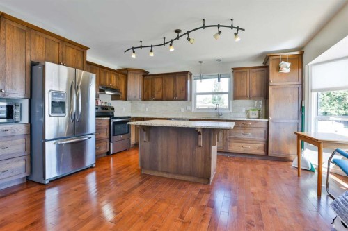 96 Oxford Road West, Lethbridge, AB - Indoor Photo Showing Kitchen With Stainless Steel Kitchen