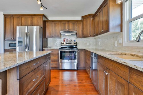 96 Oxford Road West, Lethbridge, AB - Indoor Photo Showing Kitchen With Stainless Steel Kitchen