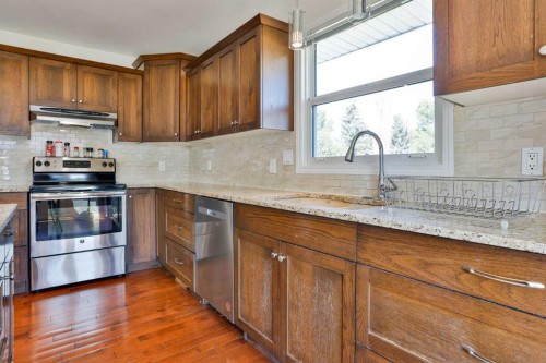 96 Oxford Road West, Lethbridge, AB - Indoor Photo Showing Kitchen