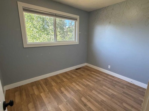 127 2 Avenue North, Vauxhall, AB 
