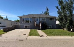 127 2 Avenue NORTHVauxhall, AB T0K 2K0