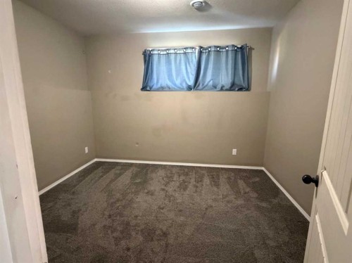 127 2 Avenue North, Vauxhall, AB 