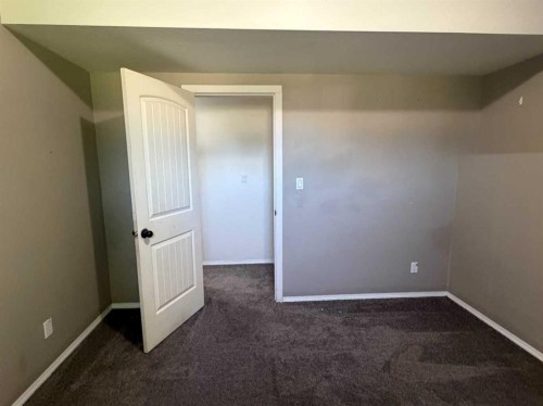 127 2 Avenue North, Vauxhall, AB 