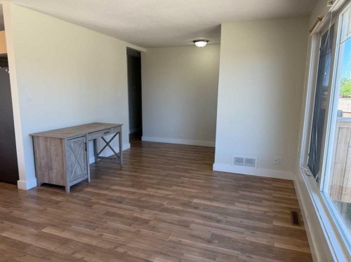 127 2 Avenue North, Vauxhall, AB 