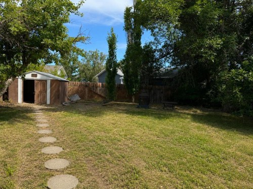 185 Pensacola Court West, Lethbridge, AB 