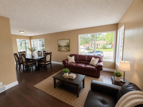 185 Pensacola Court West, Lethbridge, AB 