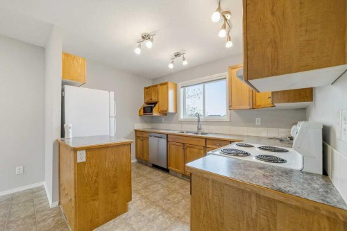 3-105 Silkstone Road West, Lethbridge, AB 