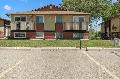 35-5 Acadia Road West, Lethbridge, AB 