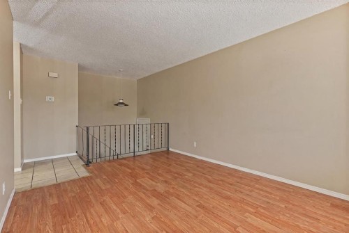35-5 Acadia Road West, Lethbridge, AB 