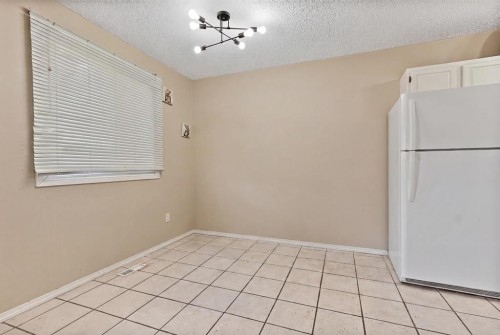 35-5 Acadia Road West, Lethbridge, AB 