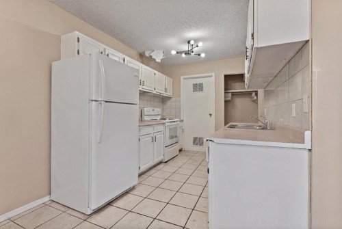 35-5 Acadia Road West, Lethbridge, AB 