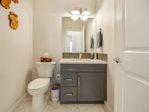1-322 Northlander Bend West, Lethbridge, AB - Indoor Photo Showing Bathroom