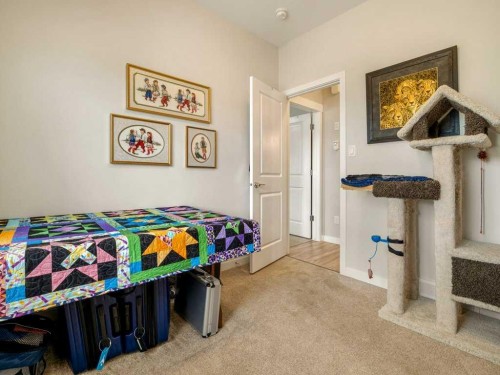 1-322 Northlander Bend West, Lethbridge, AB - Indoor Photo Showing Bedroom